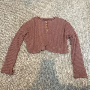 Mauve cropped button down cropped long sleeve shirt